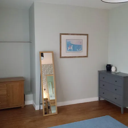 13 Bees Bed & Breakfast