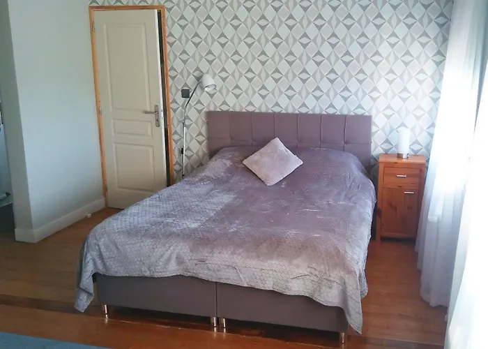 13 Bees Bed & Breakfast