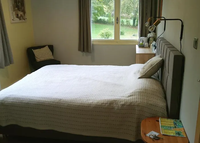 Bed & Breakfast 13 Bees